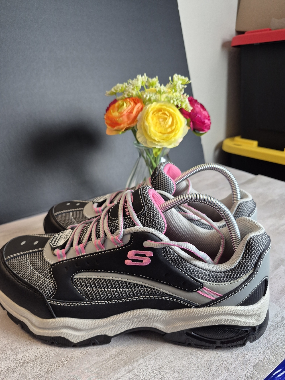 Skechers Women’s Gray & Pink WORK SHOES! STEEL TOE! NEW. SIZE 11
